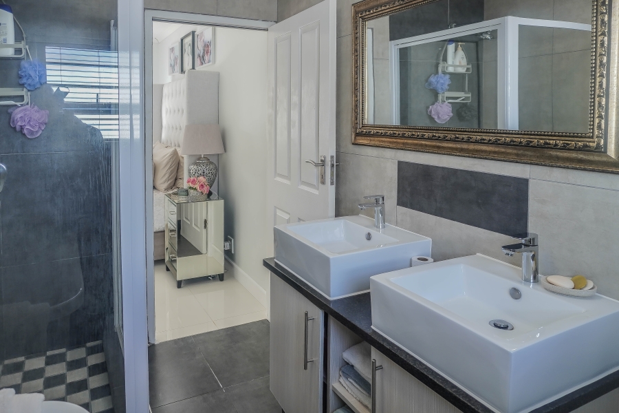 3 Bedroom Property for Sale in Jakarandas Western Cape